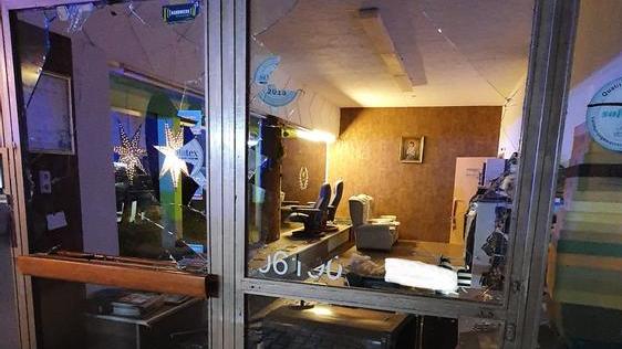 Sven B. soll mehrere Jugendliche vergewaltigt haben. Nun verübten Unbekannte offenbar einen Brand-Anschlag auf seine Familie.