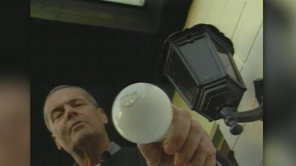 Großer Zoff um kleine Lampe: "Das ist ein Prozess, in dem die Justiz der Lächerlichkeit preisgegeben wird", sagte damals Anwalt Ulrich Endres.