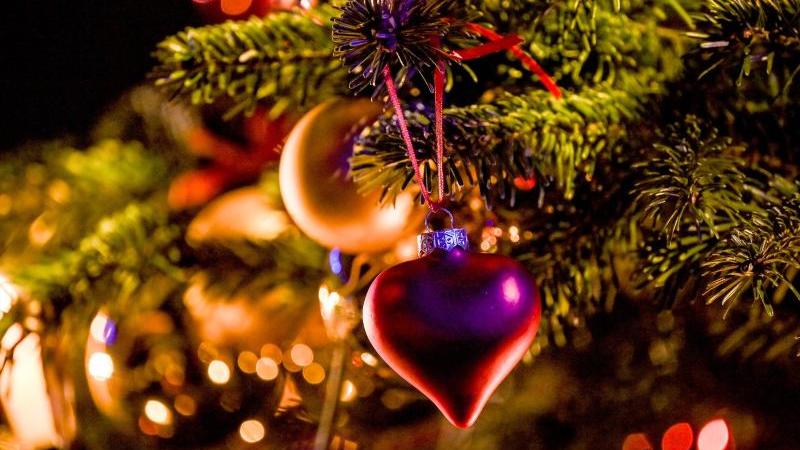 Wer sich an Weihnachten einsam fühlt, kann in Hannover an einem besinnlichen Heiligabend teilnehmen.