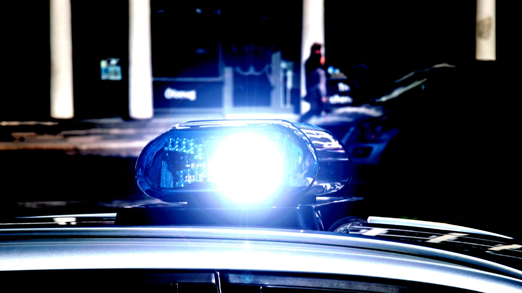 Hamburg, Deutschland 30. Mai 2021: Ein Einsatzfahrzeug der Polizei Hamburg mit Blaulicht