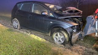 Auto nach Unfall in Oberösterreich zerstört