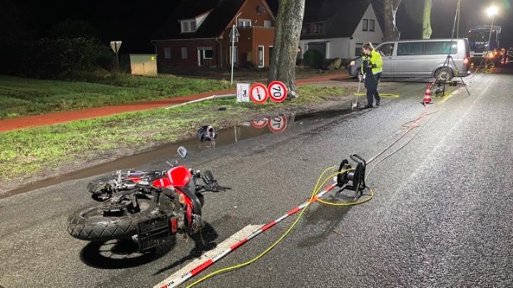 Tödlicher Unfall im Landkreis Cuxhaven: 17-Jähriger prallt mit seinem  Motorrad gegen einen Baum und stirbt.