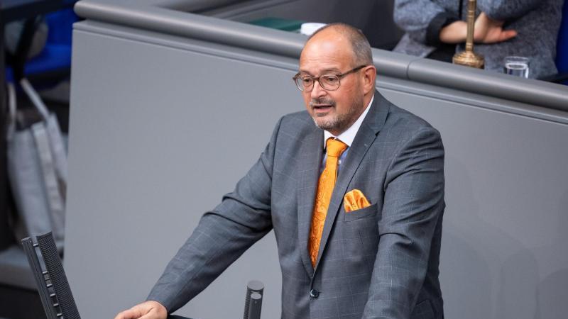 Uwe Witt hat die AfD verlassen, will sein Mandat aber weiter ausüben - für die Deutsche Zentrumspartei.