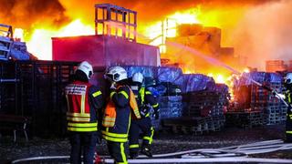 Großbrand in Hanauer Industriehafen