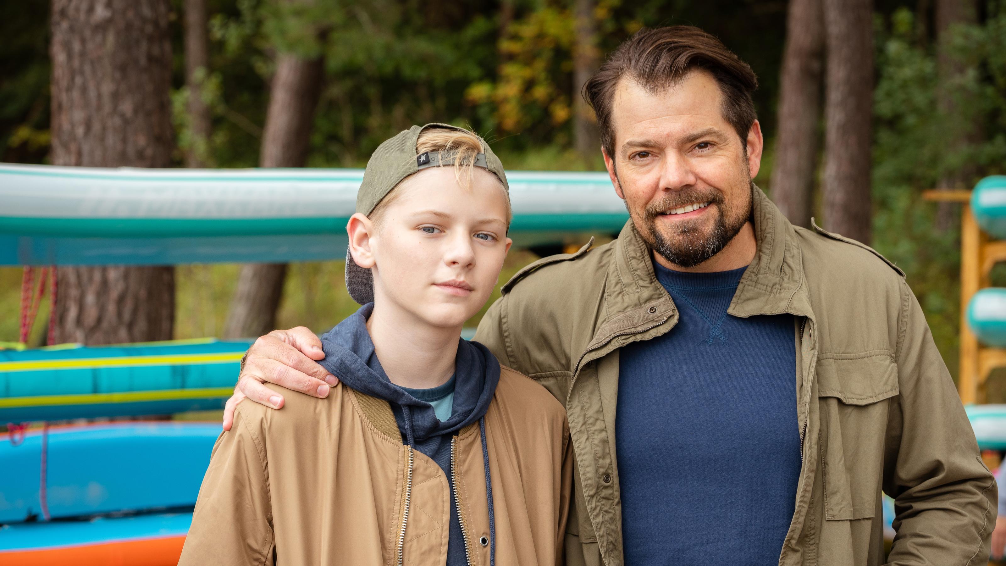 Daniel Fehlow und sein Serien-Sohn "Oskar", gespielt von Joey Altmann