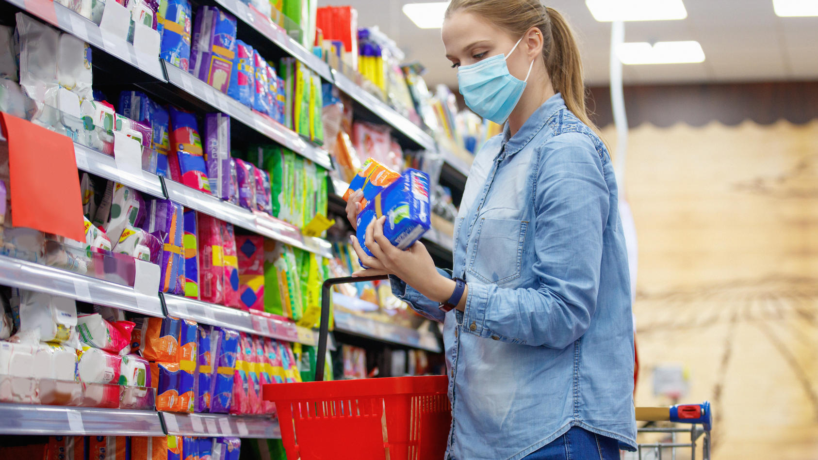 Young woman wearing protective face mask, choosing sanitary pads in supermarket aisle, COVID-19 pandemic era (Young woman wearing protective face mask, choosing sanitary pads in supermarket aisle, COVID-19 pandemic era, ASCII, 109 components, 109 byt