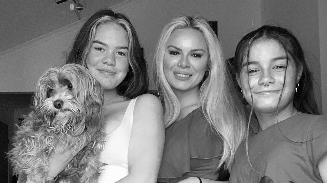Chanelle aus Neuseeland mit ihren Töchtern.