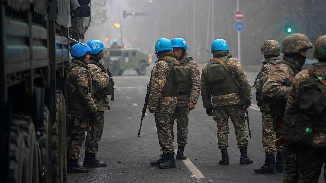 ratselhafte-bilder-kasachische-soldaten-mit-un-blauhelmen