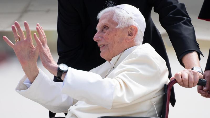 Gutachten belastet ihn schwer - Hat Papst Benedikt Missbrauchsfälle vertuscht?