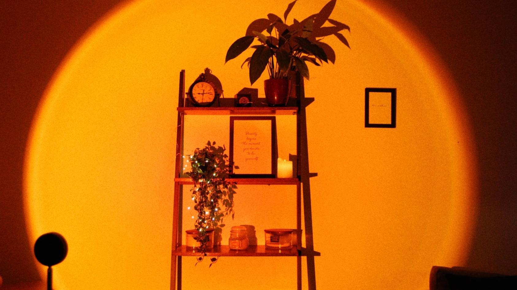 ein-romantischer-sonnenuntergang-im-wohnzimmer-wir-testen-die-sunset-lamp