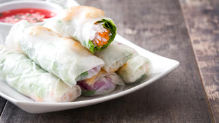 Als Sommerrollen sind Reis-Wraps in der asiatischen Küche schon lange bekannt und beliebt.