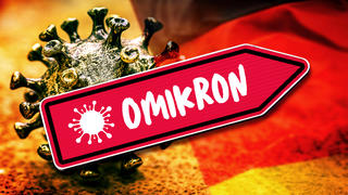FOTOMONTAGE, Roter Wegweiser mit Aufschrift Omikron, steigende Omikron-Fallzahlen in Deutschland *** PHOTOMONTAGE, Red signpost with inscription Omikron, increasing Omikron case numbers in Germany 