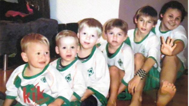 Lukas und seine Cousins im Jahr 2004
