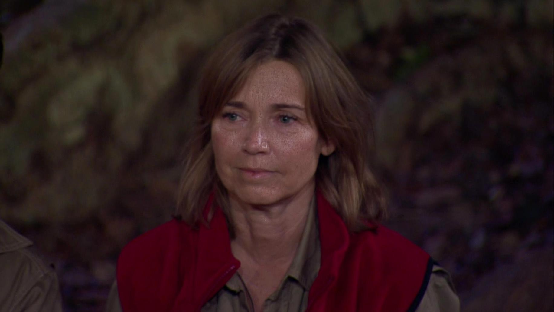 Als Tina Ruland im Dschungelcamp ist, erfährt sie vom Tod ihrer besten Freundin. 