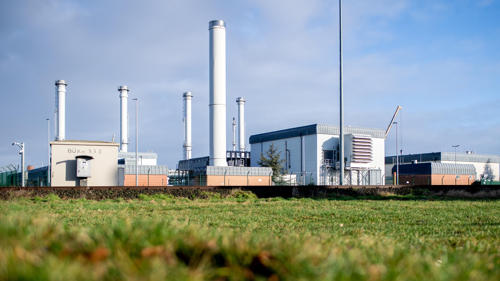 Technische Anlagen stehen auf dem Gelände des Erdgasspeichers Rehden der astora GmbH, einem Tochterunternehmen von Gazprom.