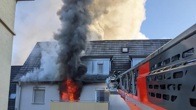 Eine Frau starb bei einem Wohnungsbrand in Stuttgart
