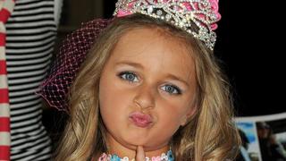 Mädchen verkleidet als Prinzessin