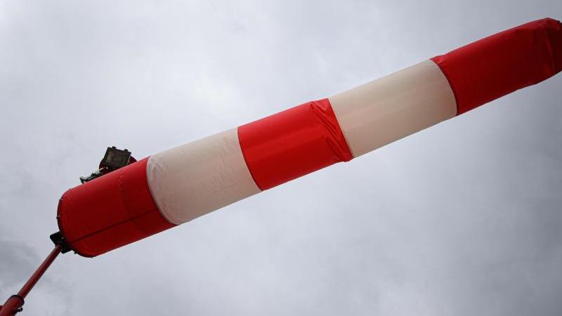 eine-windfahne-foto-robert-michaeldpa-zentralbilddpaarchivbild