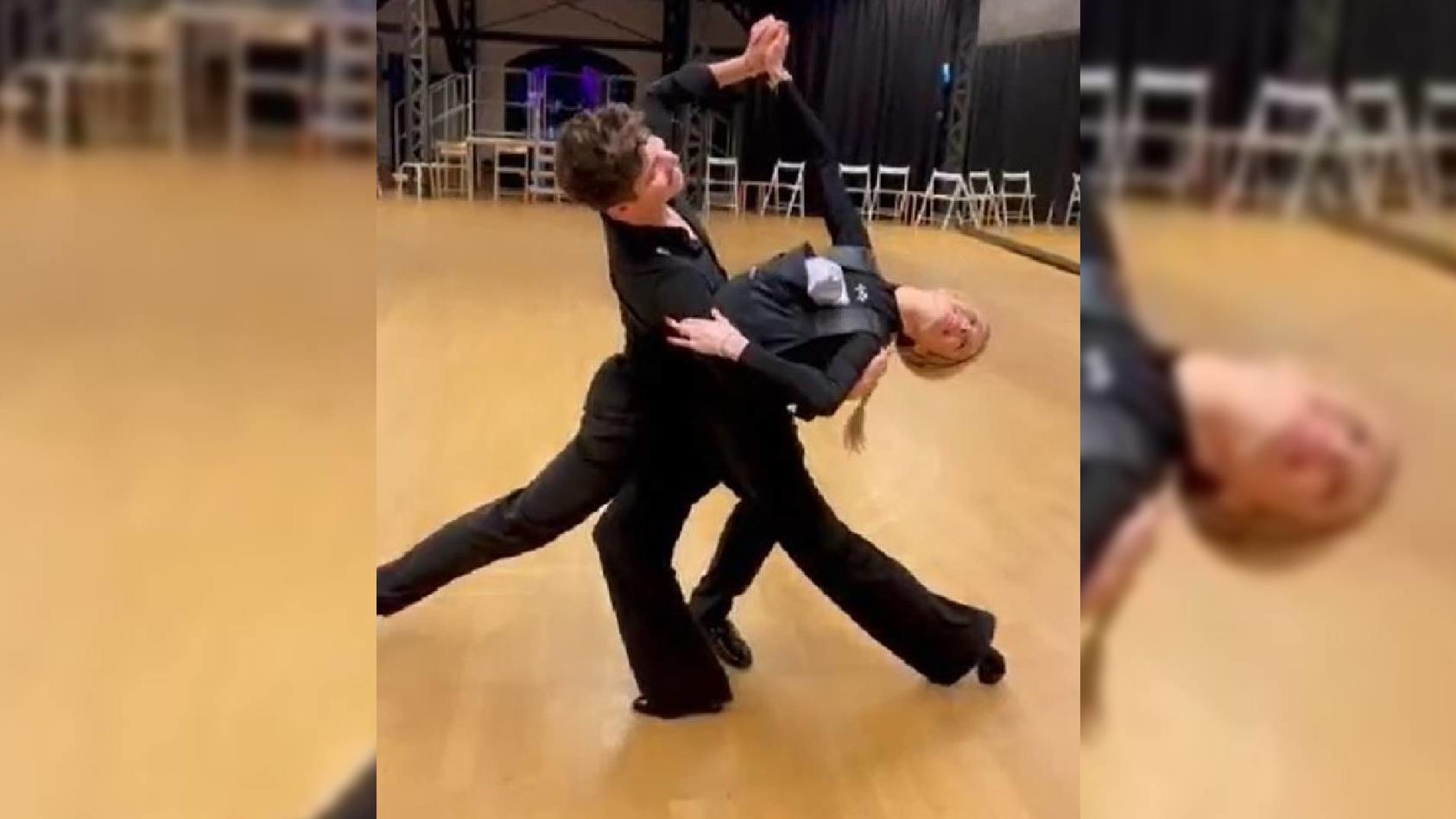 Alexandru Ionel, Patricija Ionel und Baby Noelis auf dem Tanzparkett