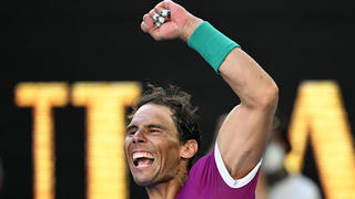  TENNIS AUSTRALIAN OPEN, Rafael Nadal of Spain gestures to the crowd after winning his Mens singles quarterfinal match against Denis Shapovalov of Canada on Day 9 of the Australian Open, at Melbourne Park, in Melbourne, Tuesday, January 25, 2022.  ACHTUNG: NUR REDAKTIONELLE NUTZUNG, KEINE ARCHIVIERUNG UND KEINE BUCHNUTZUNG MELBOURNE VIC AUSTRALIA PUBLICATIONxINxGERxSUIxAUTxONLY Copyright: xDEANxLEWINSx 20220125001616854769