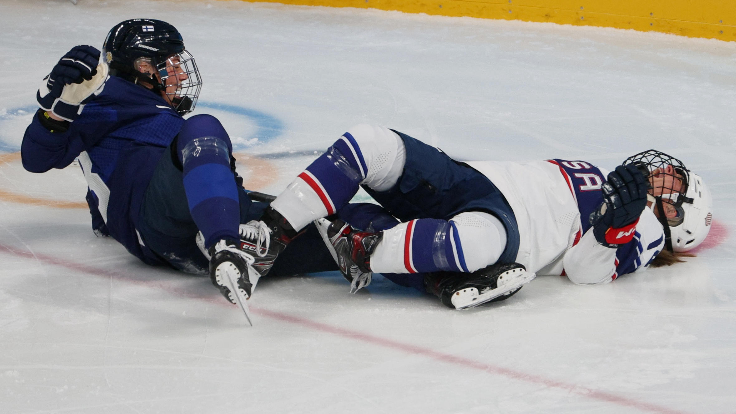 Olympia-Aus für Eishockey-Star nach Horror-Crash Fuß um 90 Grad verdreht