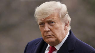 ARCHIV - 31.12.2020, USA, Washington: Donald Trump, damaliger Präsident der USA, kommt auf dem Südrasen des Weißen Hauses in Washington an. (zu dpa «Trump kassiert Niederlage im Streit um Herausgabe von Dokumenten») Foto: Evan Vucci/AP/dpa +++ dpa-Bildfunk +++