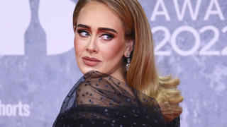 Adele hat in einem Club in London einen coolen Überraschungs-Auftritt hingelegt.