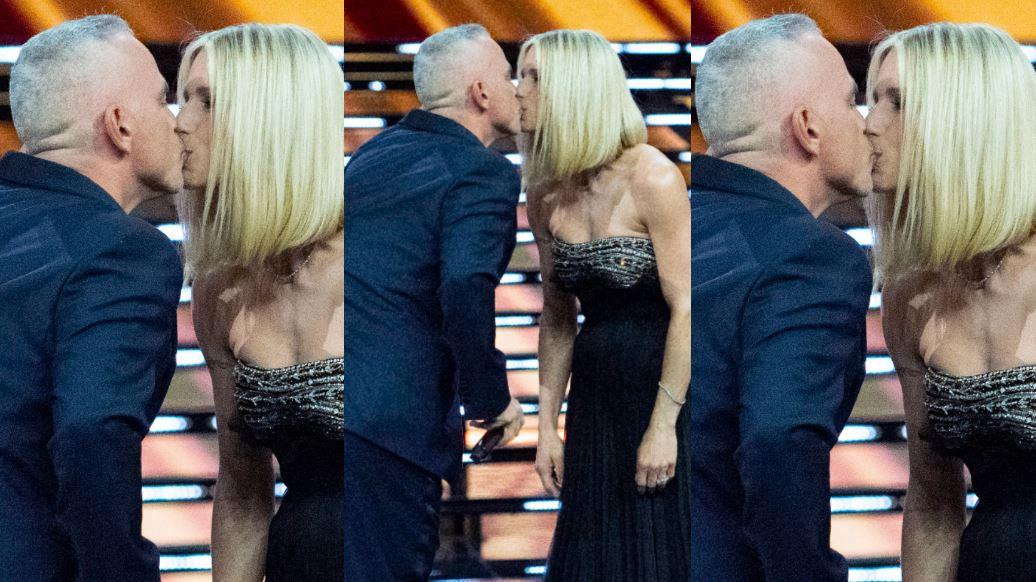 Hier gibt Michelle Hunziker ihrem Ex Eros Ramazotti einen Kuss.