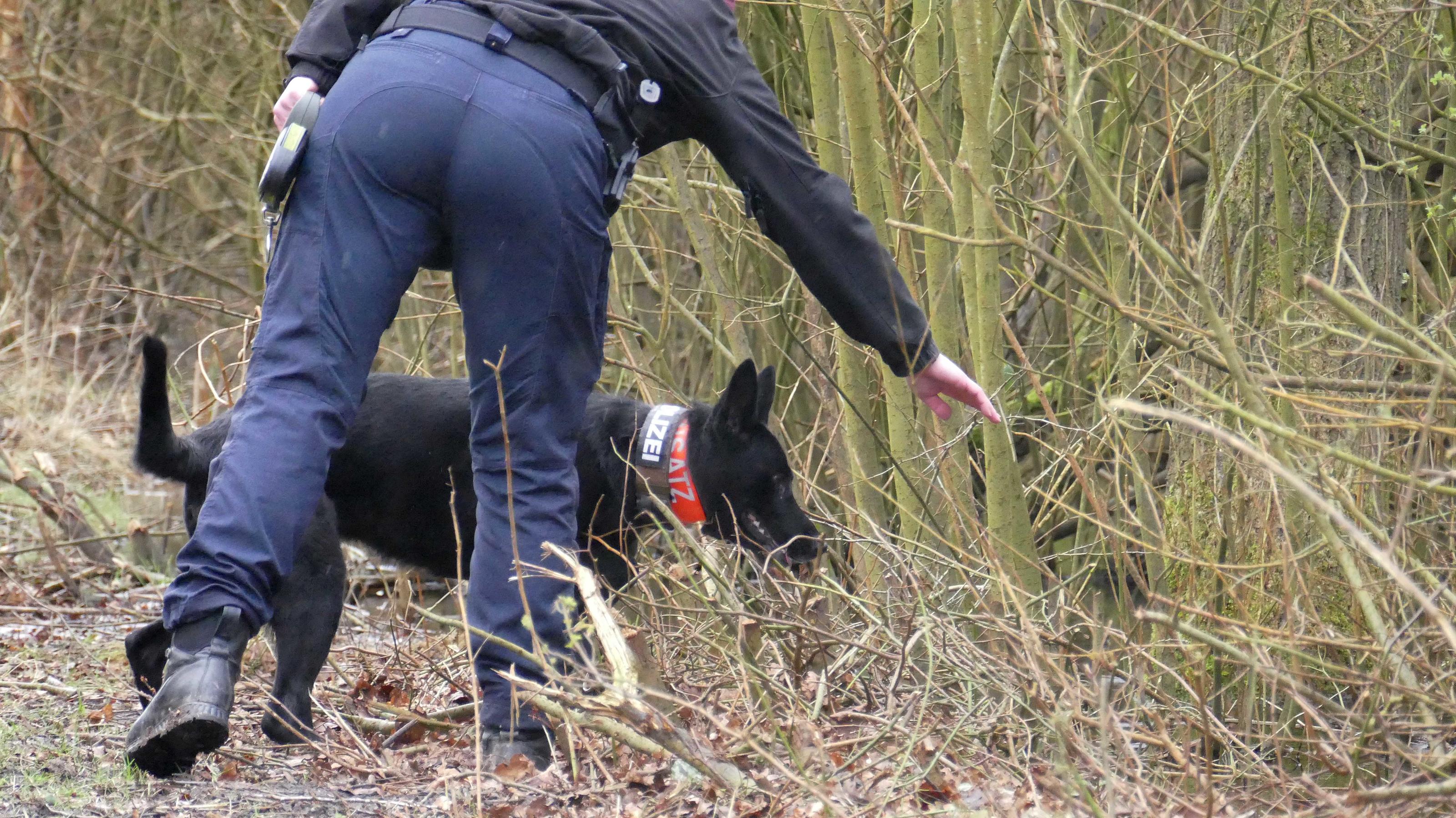 Im Fall der vermissten Ekaterina Baumann aus Bremerhaven-Wulsdorf hat die Ermittlungsgruppe der Polizei auch auf die Hilfe von Suchhunden aus Niedersachsen zurückgegriffen.