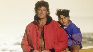 Lieutenant Mitch Buchannon (David Hasselhoff, l.), Hobie Buchannon (Jeremy Jackson)