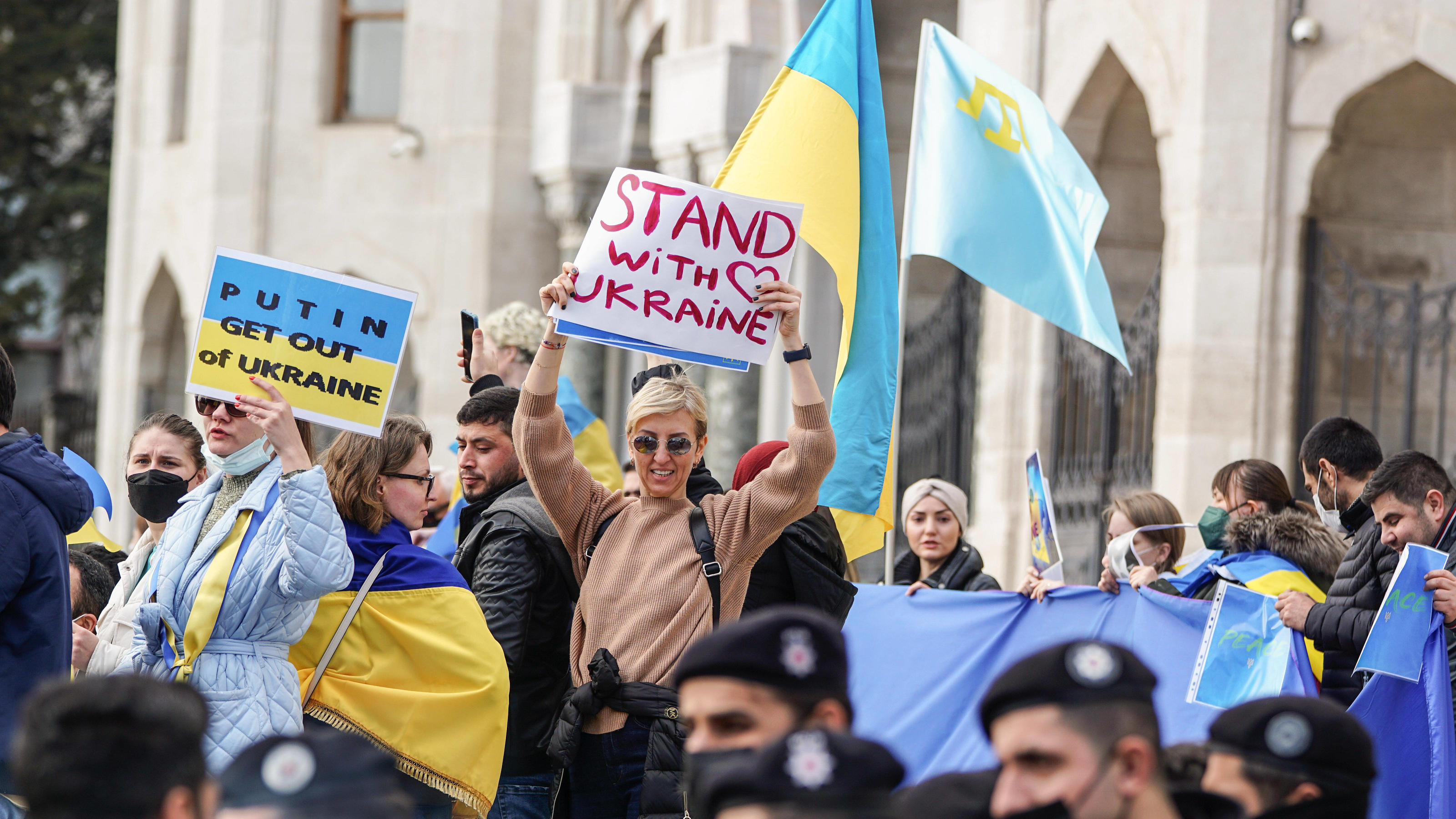 February 26, 2022, Istanbul, Turkey: A woman holds a placard saying stand with Ukraine during the demonstration..Ukrainians gathered to protest against Russia s invasion of Ukraine in Istanbul, Turkey. Explosions and gunfire were reported around Kyiv