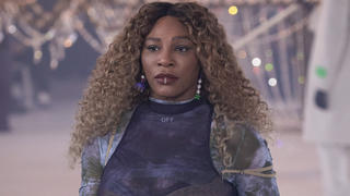 Serena Williams läuft für die Off-White Ready To Wear Fall/Winter 2022-2023 Show bei der Fashion Week in Paris.