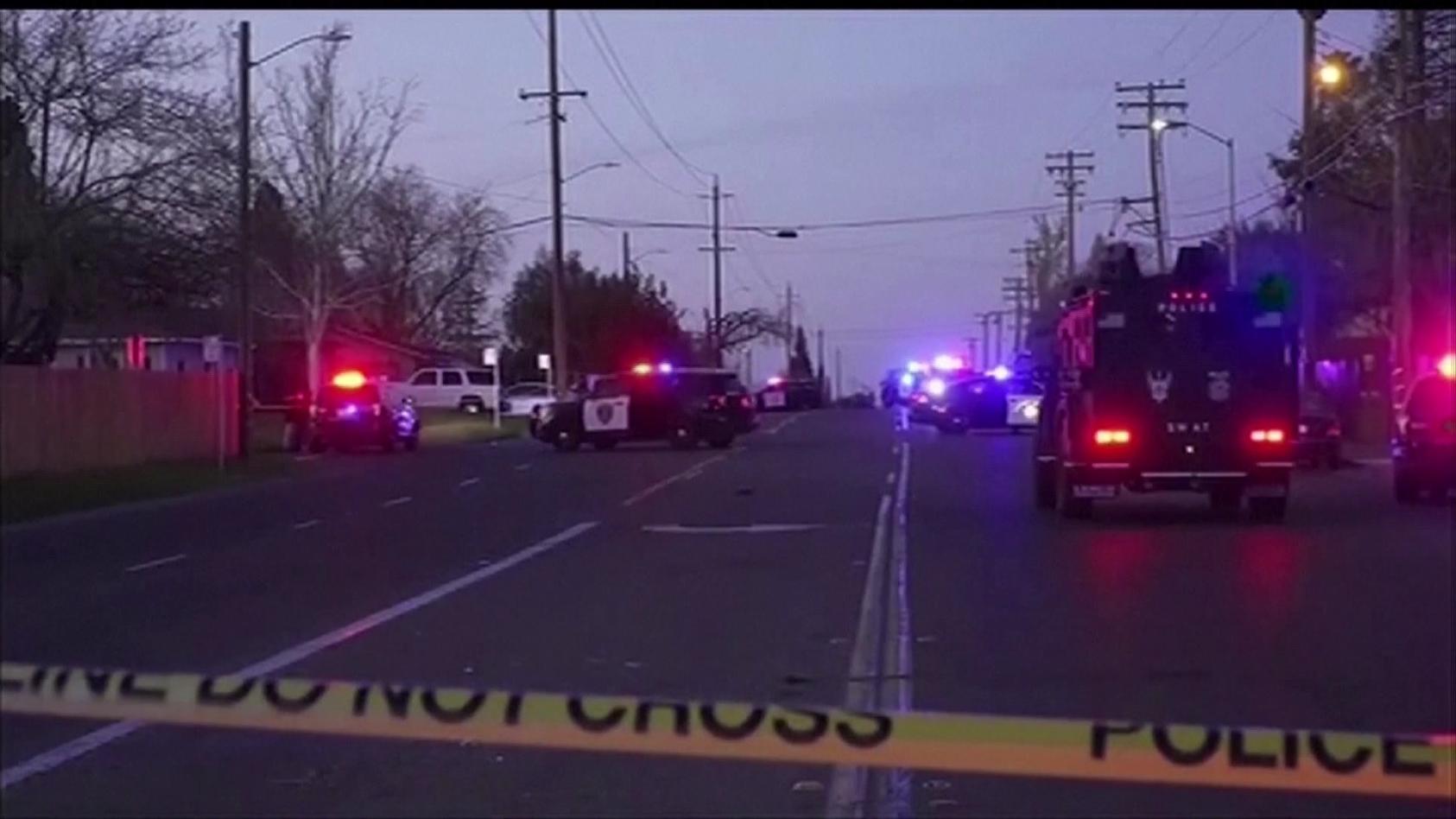 Sacramento (Kalifornien): Bilder vom Tatort zeigen schwer bewaffnete Polizisten vor der Kirche