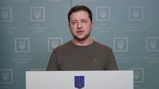 Wolodymyr Selenskyj erklärt Verteidiger in emotionaler Rede zu Helden der Ukraine.