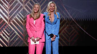 Mira Sorvino and Lisa Kudrow on stage at the 28th Screen Actors Guild Awards, in Santa Monica, California, U.S., February 27, 2022. REUTERS/Mario Anzuoni
