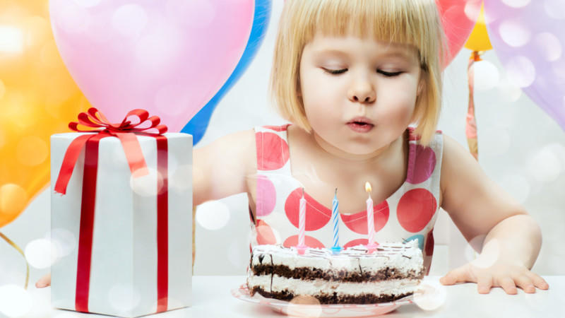 little girl celebrates birthday Kindergeburtstag