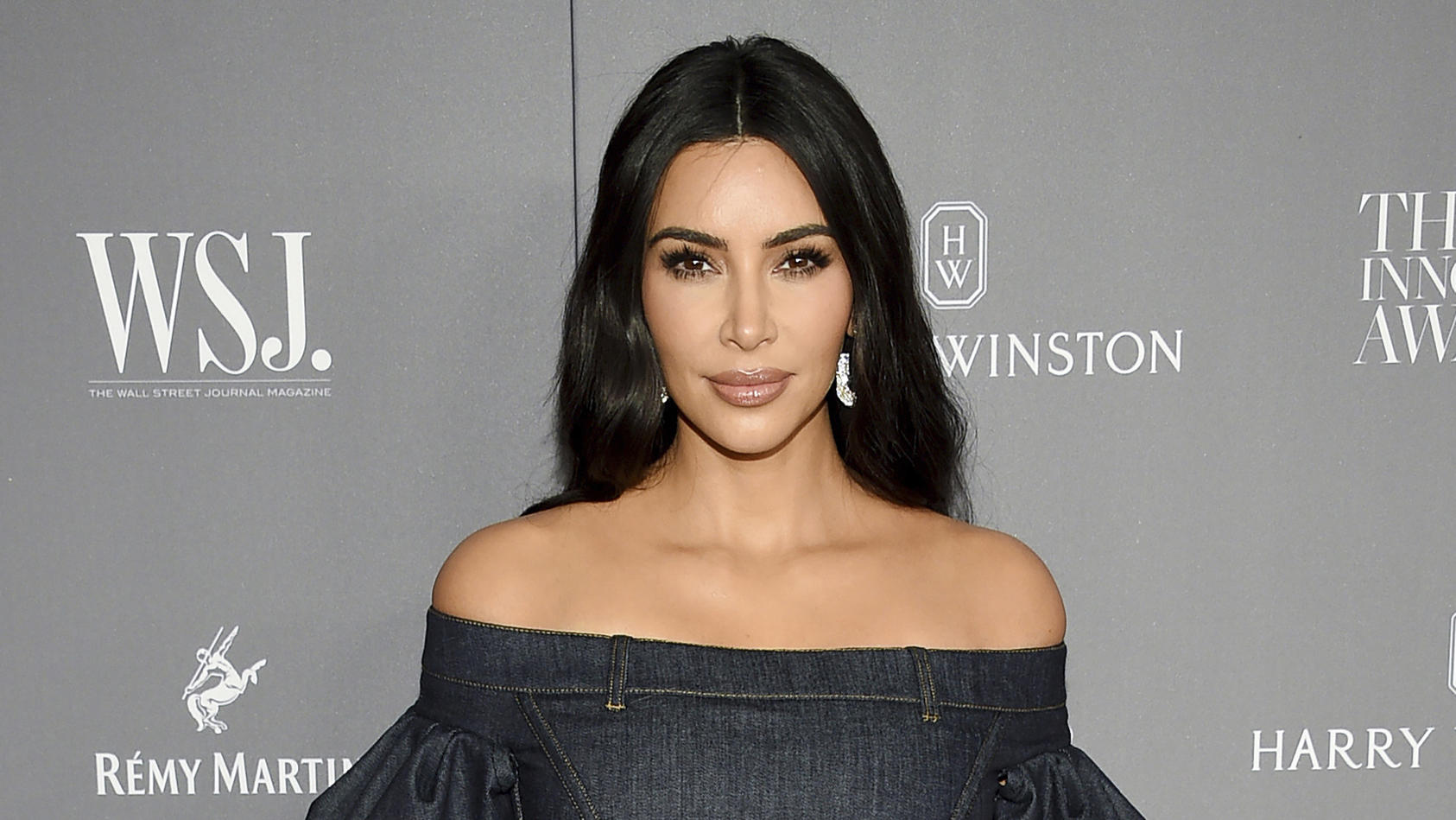 ARCHIV - 06.11.2019, USA, New York: Kim Kardashian kommt zur Verleihung der WSJ. Magazine 2019 Innovator Awards im Museum of Modern Art. US-Reality-Star Kim Kardashian ist nach einem einjährigen Scheidungsstreit mit Rapper West nun offiziell Single. 