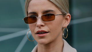 Caro Daur mit Sonnenbrille bei der Max Mara-Show in Milan / Februar 2022