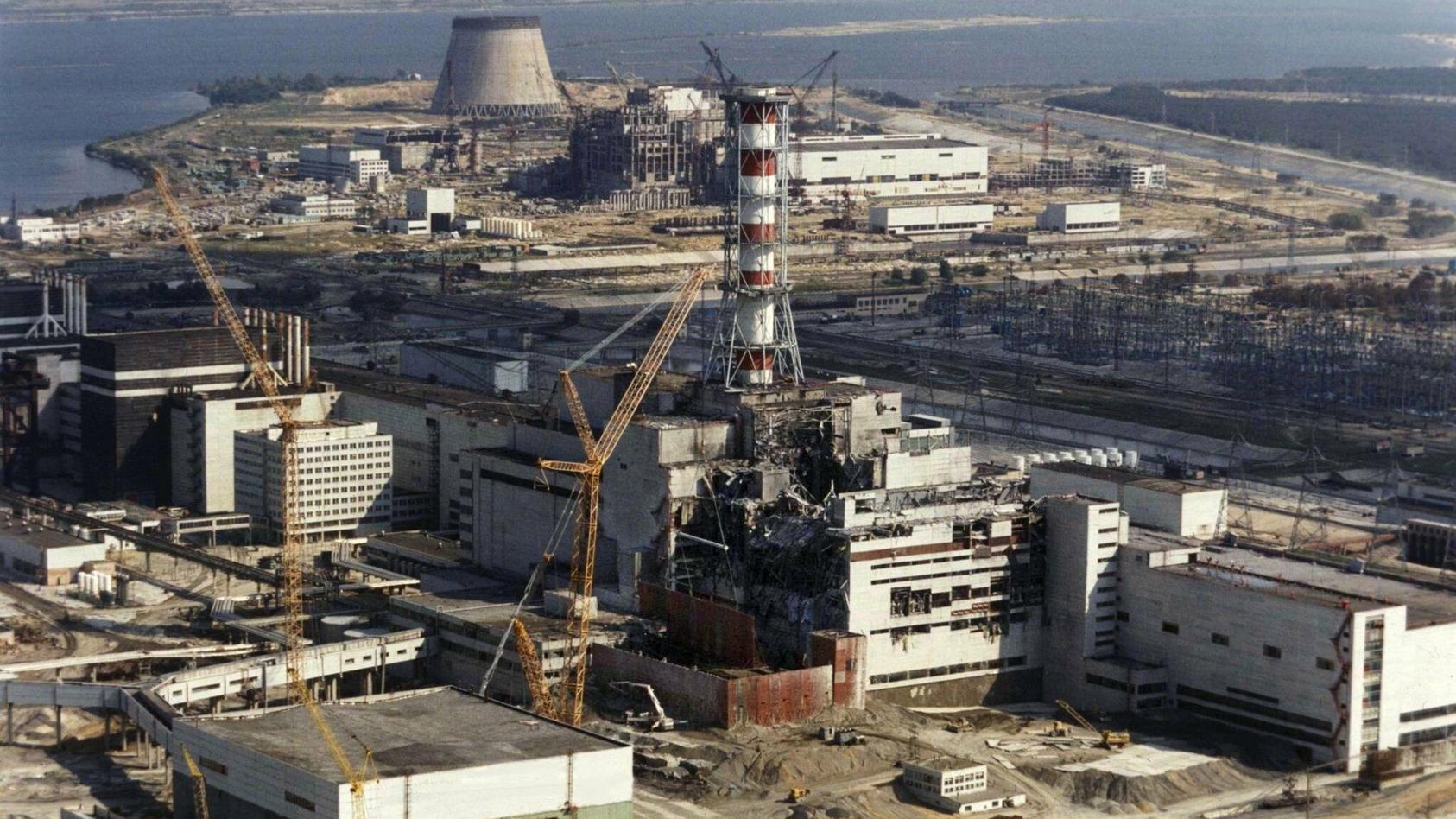Im Frühjahr 1986 kommt es zum SUPER-GAU. Am 26. April explodiert das Atom-Kraftwerk im ukrainischen Tschernobyl.