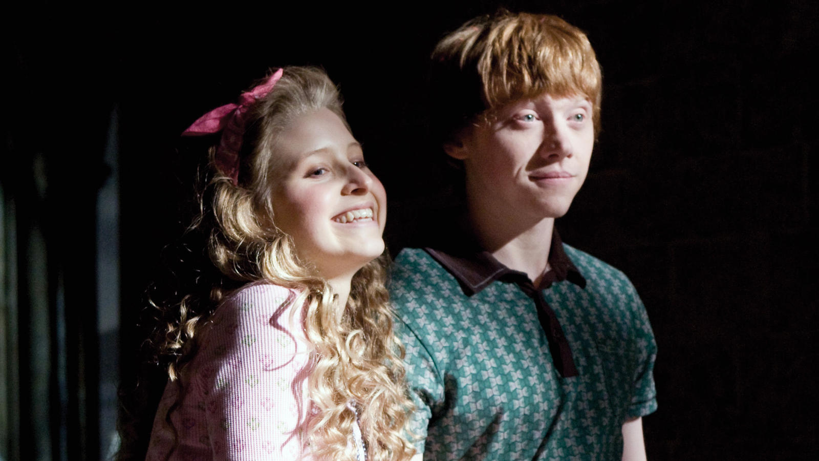 HARRY POTTER AND THE HALF BLOOD PRINCE [BR / US 2009] JESSIE CAVE as Lavender Brown, RUPERT GRINT as Ron Weasley Date: 2009