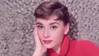Schauspielerin und Hollywood-Legende Audrey Hepburn hat's vorgemacht und die Mikro-Bangs getragen.
