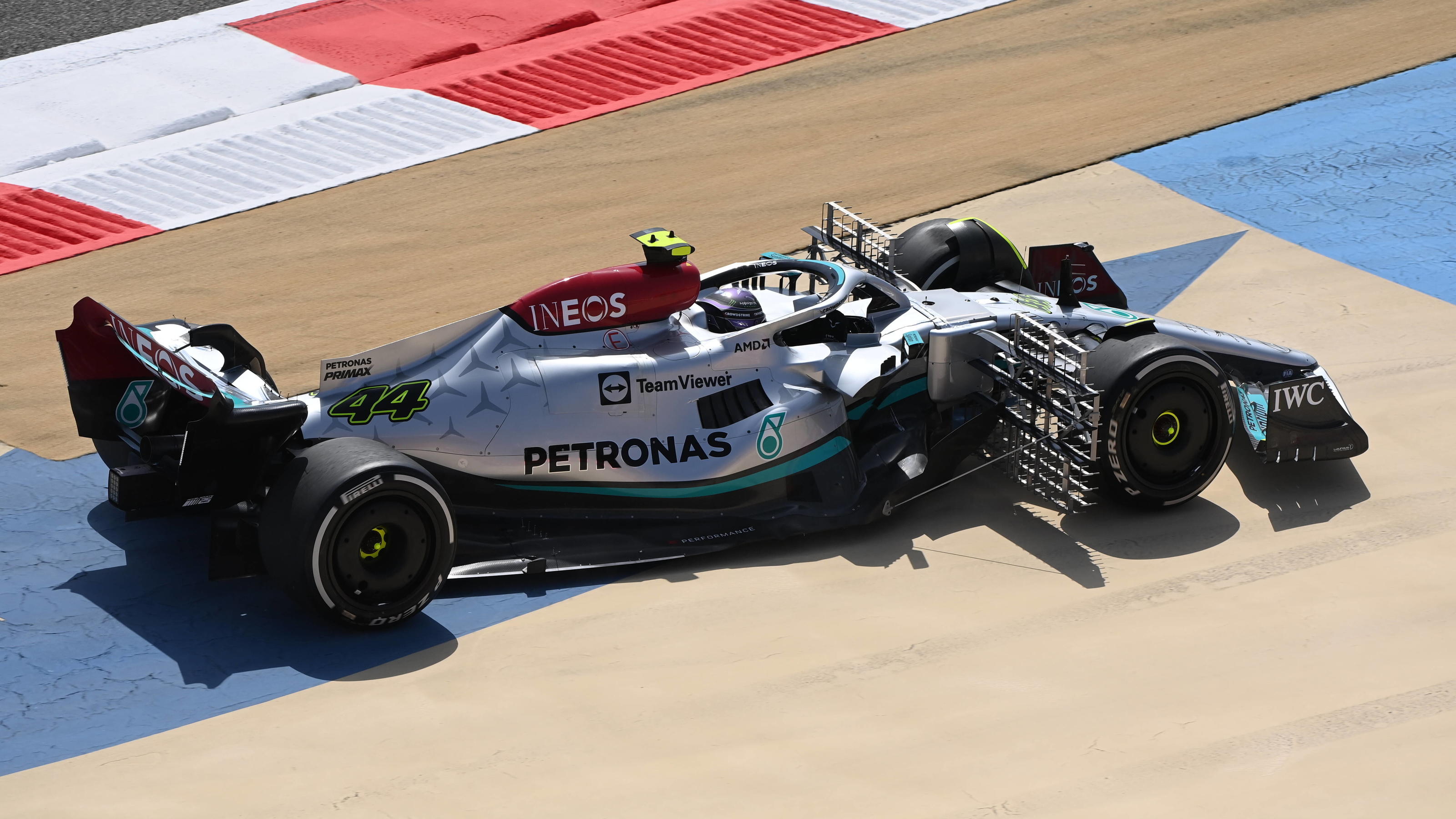  Formula 1 2022: Bahrain March testing BAHRAIN INTERNATIONAL CIRCUIT, BAHRAIN - MARCH 10: Sir Lewis Hamilton, Mercedes W13, with technical equipment fitted during the Bahrain March testing at Bahrain International Circuit on Thursday March 10, 2022 i