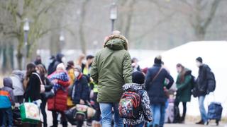 Ukraine-Konflikt - Flüchtlinge kommen in Deutschland an