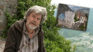 Reinhold Messner zeigt, wie er in den Meraner Bergen lebt.