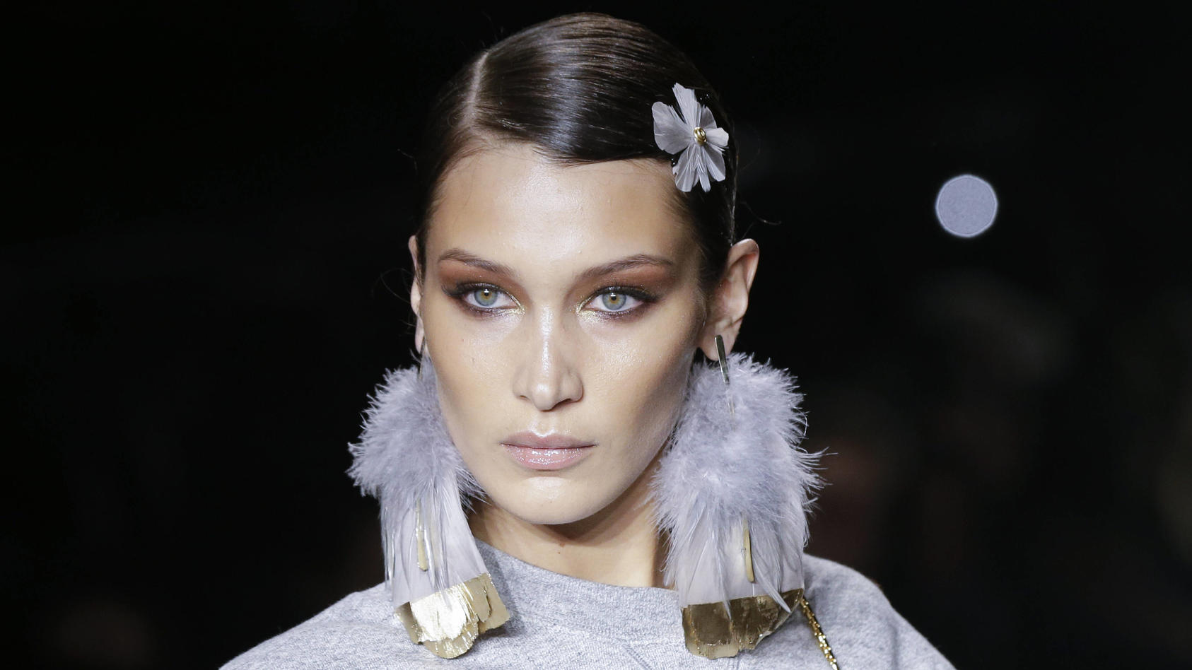 Bella Hadid hatte Beauty-OP mit 14 - Arzt warnt: Zu frühe OPs können ...