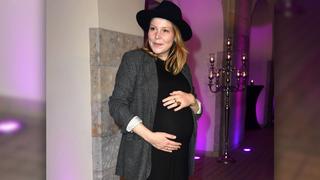 Die damals noch schwangere Franziska van der Heide bei der Verleihung des 4. Iconista Award 2021