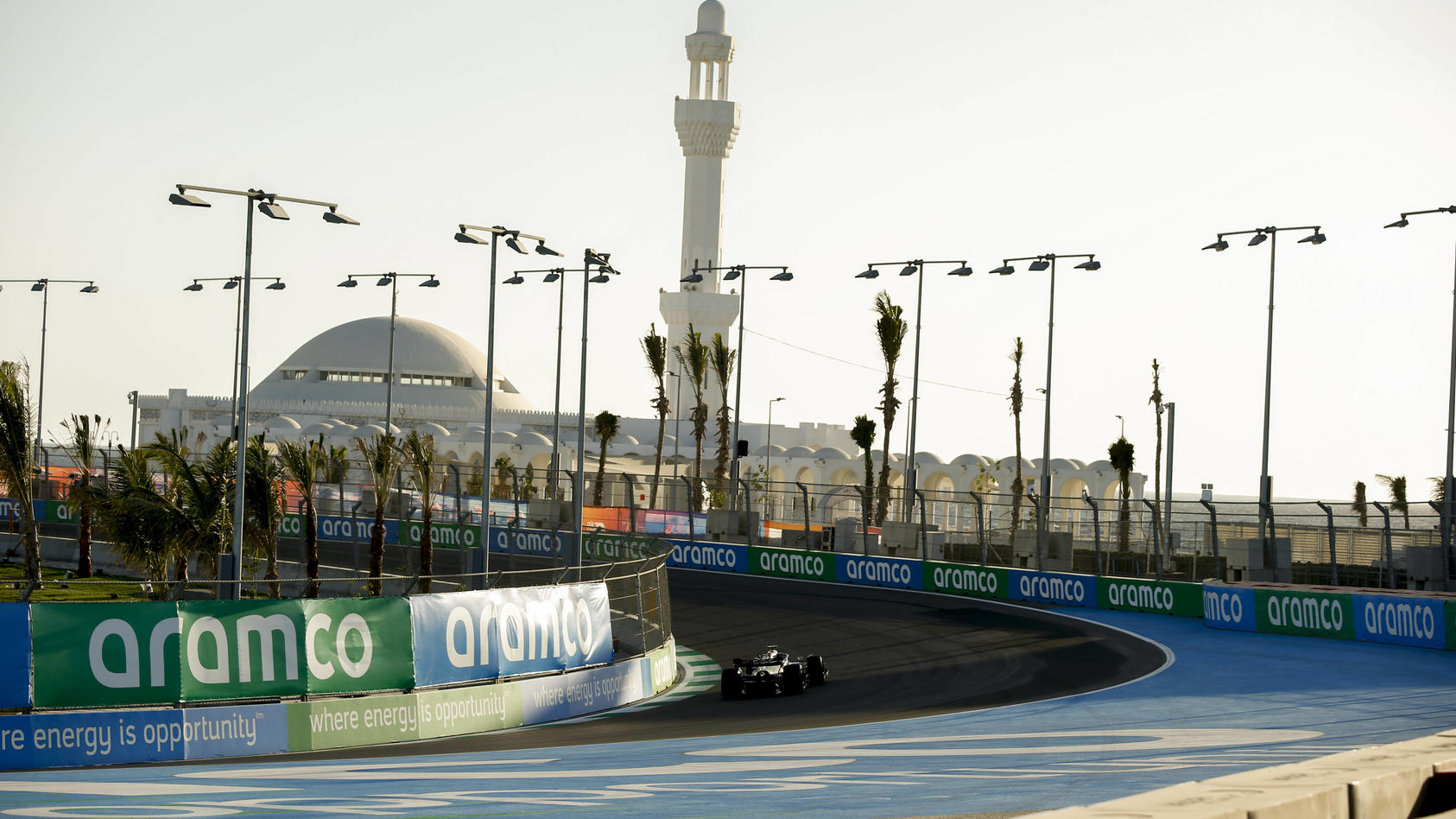 44 Lewis Hamilton GBR, Mercedes-AMG Petronas F1 Team, F1 Grand Prix of Saudi Arabia at Jeddah Corniche Circuit on March 25, 2022 in Jeddah, Saudi Arabia. Photo by HOCH ZWEI Jeddah Saudi Arabia *** 44 Lewis Hamilton GBR, Mercedes AMG Petronas F1 Team