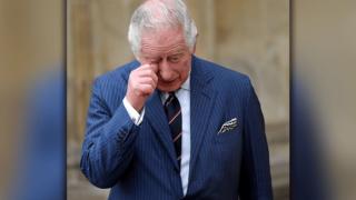 Gedenkfeier Prinz Philip im März 2022: Prinz Charles verlässt die Westminster Abbey unter Tränen.