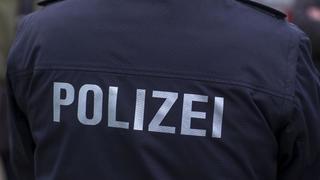 Ein Polizist in Uniform
