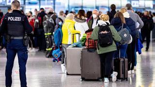 Corona-Regeln: Flughäfen raten weiterhin zum Masketragen